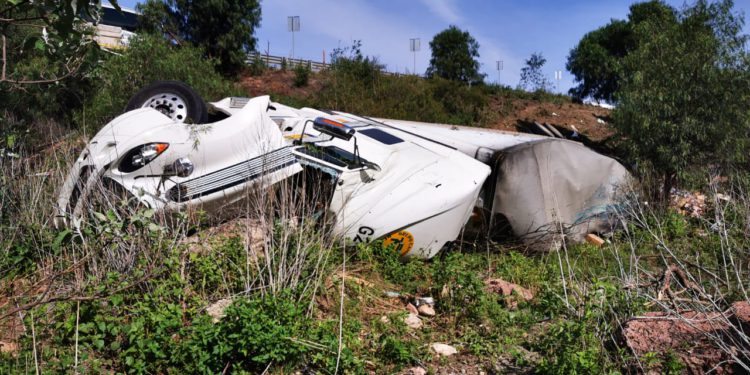 Por choque múltiple tres personas resultan lesionadas