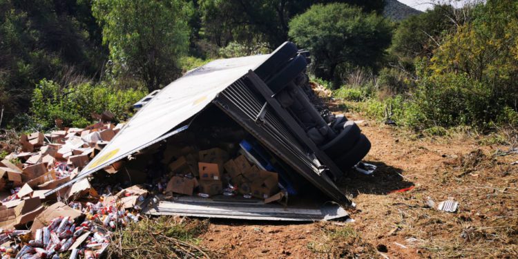 Por choque múltiple tres personas resultan lesionadas