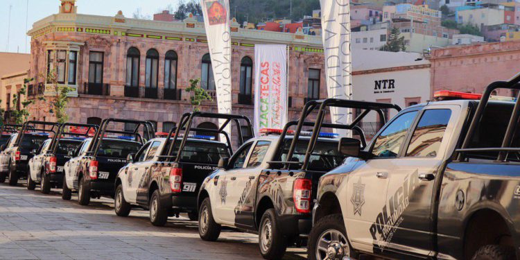 Entregan patrullas y equipo a la Policía de Proximidad Social