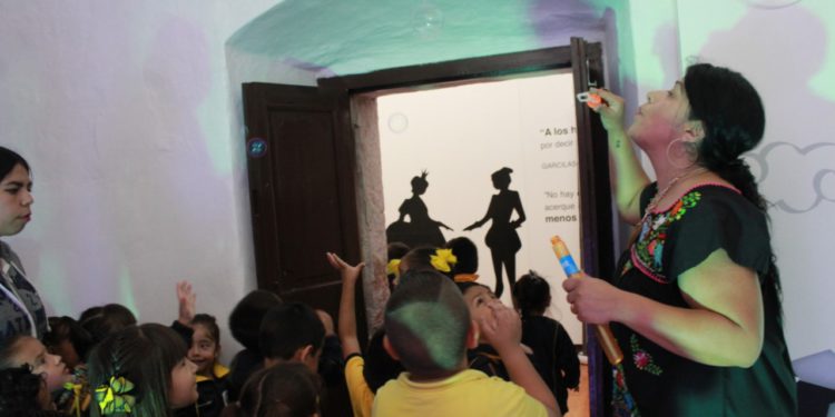 Acercan a niños de preescolar a explorar en el arte