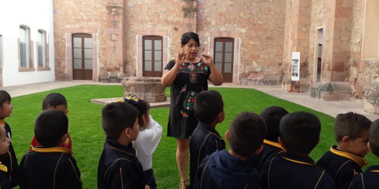Acercan a niños de preescolar a explorar en el arte
