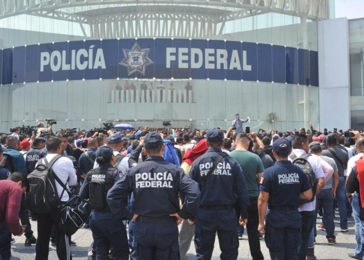 Policías Federales protestan nuevamente y amenazan con bloquear el AICM