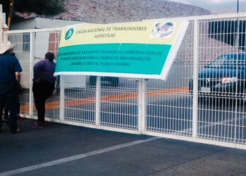 Para exigir un puente toman Ciudad Administrativa