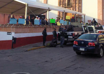 Bloquean recinto legislativo horas antes del informe de Tello