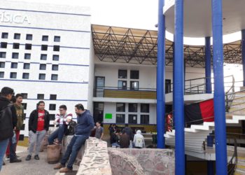 Paran actividades en la Unidad académica de Física; denuncian el despojo de plazas