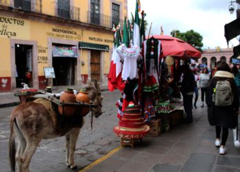 Bajan ventas de artículos patrios