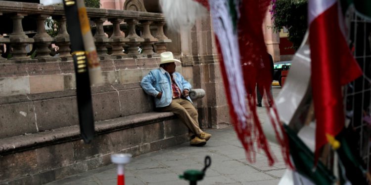 Bajan ventas de artículos patrios