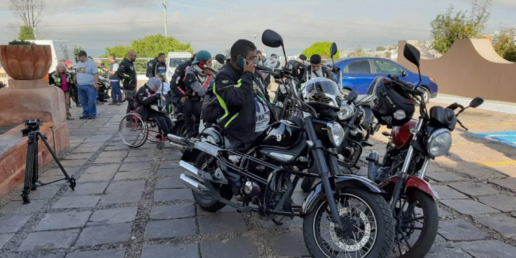 Motociclistas con discapacidad, emprenden viaje a la Ciudad de México