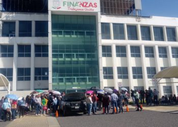 Toma Frente Popular la SEFIN; exigen pago a los Cendis