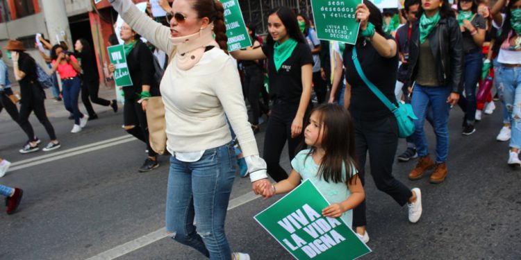 Marchan por la despenalización del aborto