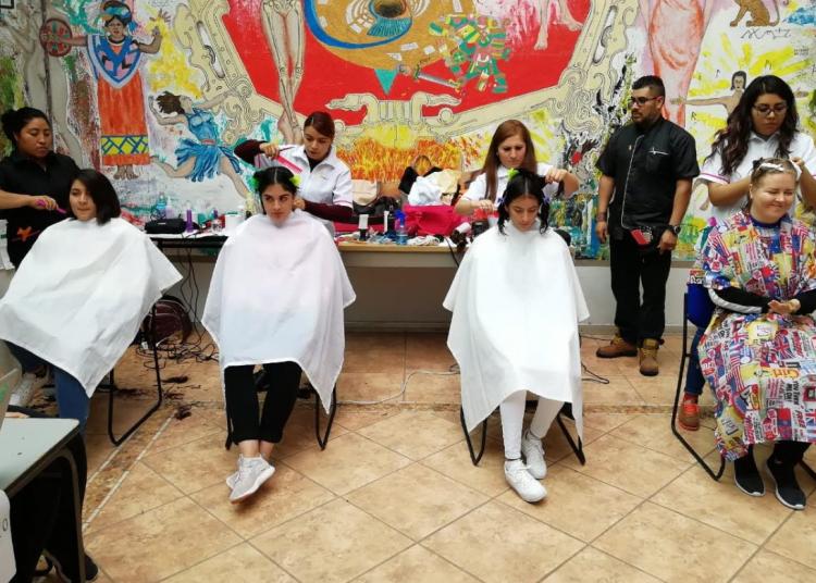 Recolectan cabello alumnos de la UAZ para mujeres y niños con cáncer
