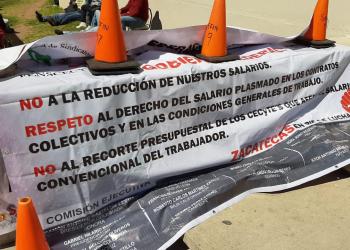 Maestros de los Cecytez protestan en el SAT y Finanzas; exigen pagos atrasados