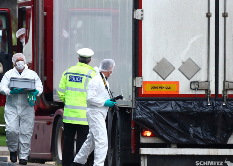 Descubren camión con 39 cadáveres en Reino Unido