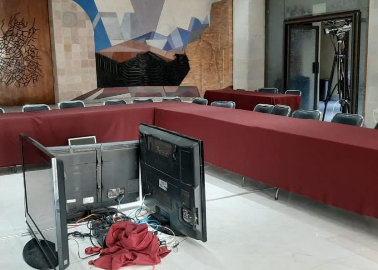 Plantan diputados a Gema Mercado y revientan glosa del tercer informe