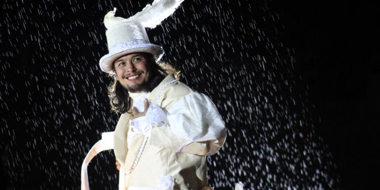 Deslumbra Theater Tol en la inauguración de teatro de calle