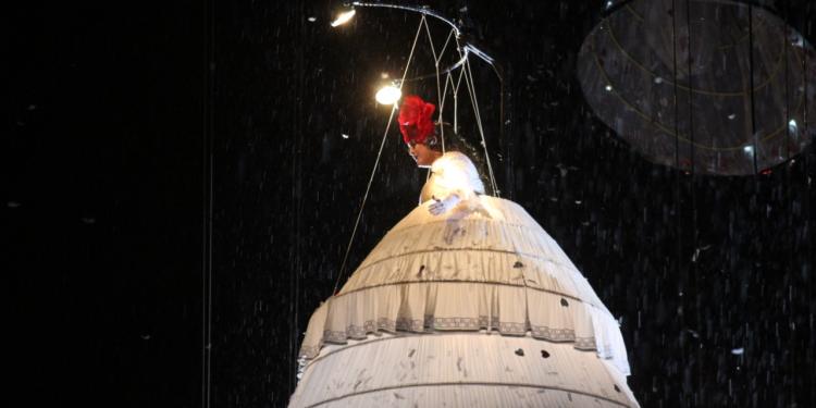 Deslumbra Theater Tol en la inauguración de teatro de calle