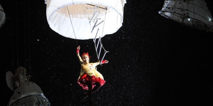 Deslumbra Theater Tol en la inauguración de teatro de calle