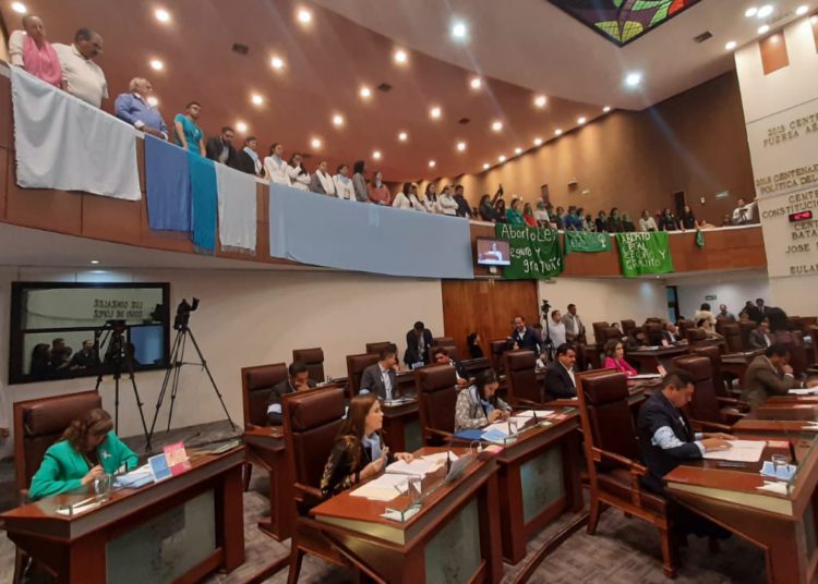 Presentan panistas iniciativa de Ley ProVida en Congreso del estado