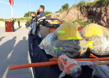 Entregan equipo a policías y bomberos capitalinos