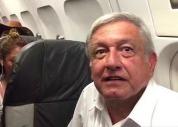 Coinciden en vuelo AMLO y hermano del expresidente Carlos Salinas