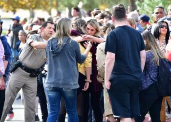 Reportan tiroteo en escuela de Santa Clarita, California