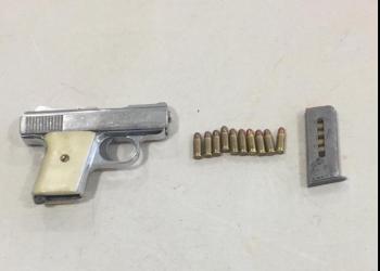 Detienen a mujer en Fresnillo por posesión de arma