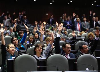Aprueban revocación de mandato y consulta popular
