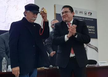 Entrega UAZ doctorado Honoris Causa al artista zacatecano Ismael Guardado