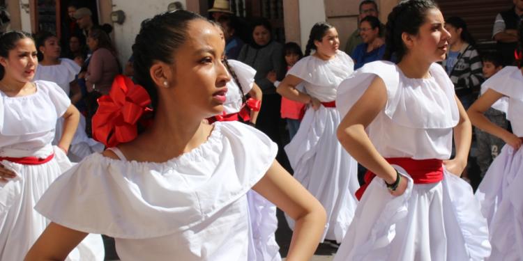 Con desfile cívico conmemoran 109 aniversario de la Revolución Mexicana