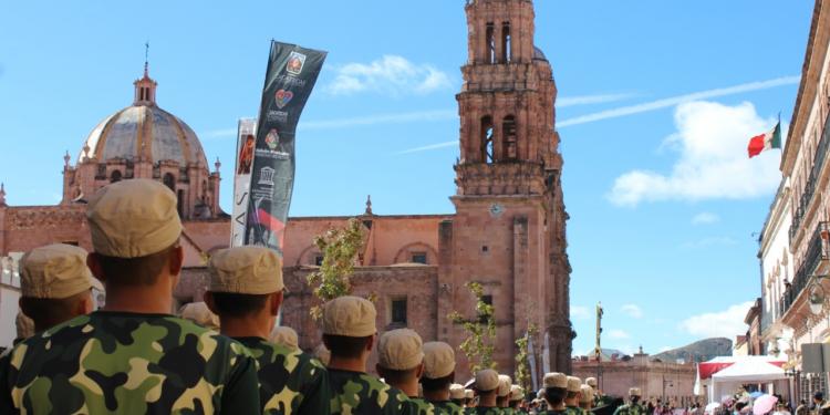 Con desfile cívico conmemoran 109 aniversario de la Revolución Mexicana