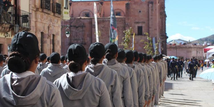 Con desfile cívico conmemoran 109 aniversario de la Revolución Mexicana