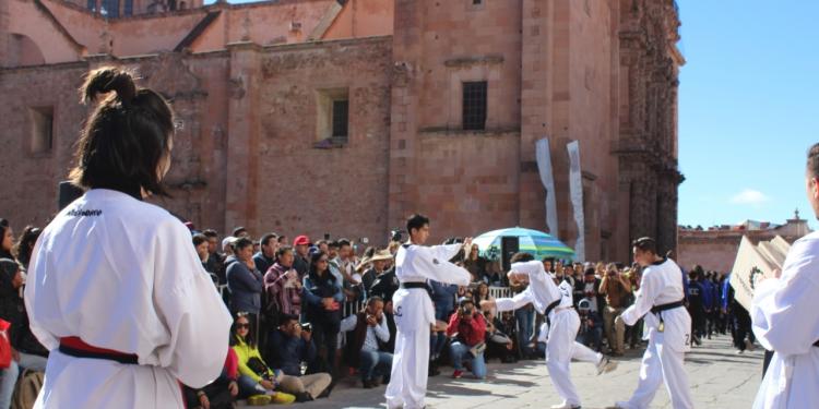 Con desfile cívico conmemoran 109 aniversario de la Revolución Mexicana