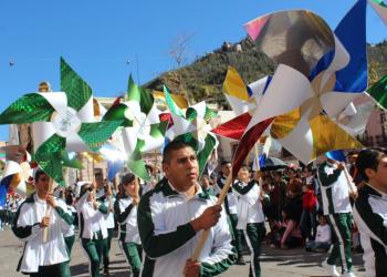 Con desfile cívico conmemoran 109 aniversario de la Revolución Mexicana