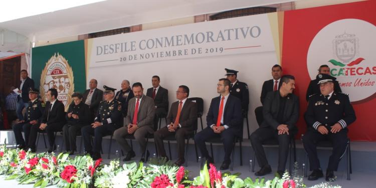 Con desfile cívico conmemoran 109 aniversario de la Revolución Mexicana