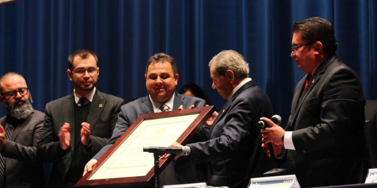 Reconocen con el Honoris Causa al Político Porfirio Muñoz Ledo