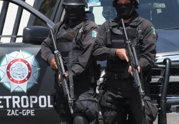 Detienen a dos sujetos por contar con orden de aprehensión