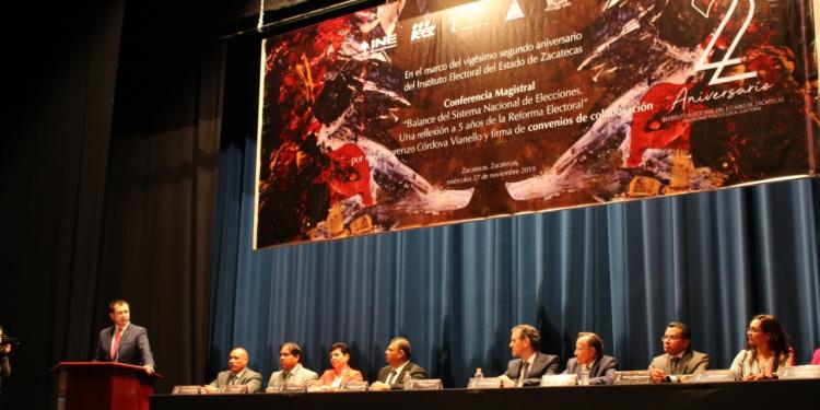 Iniciativas de reforma electoral buscan control político: Córdova Vianello