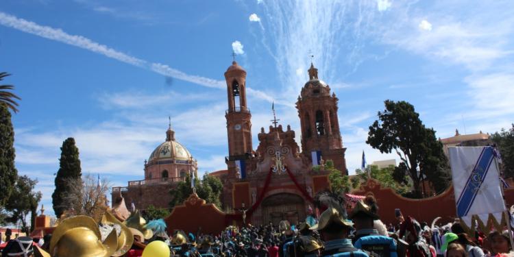 Celebran guadalupenses el regreso de “La Preladita”