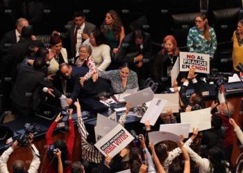 Entre jaloneos, Rosario Piedra rinde protesta como presidenta de la CNDH