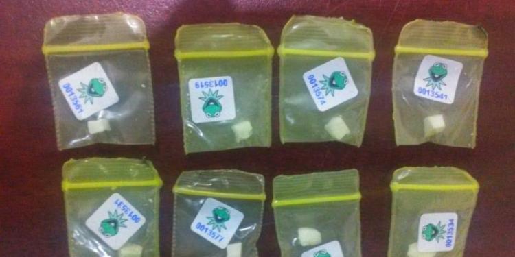 Detienen a tres por posesión de drogas