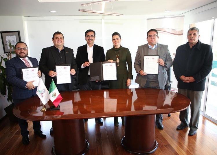 Firman convenio Sedif-UAZ para apoyar a mujeres del CAVIZ