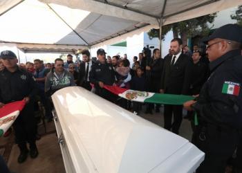 Tello ofrece respaldo a familias de policías caídos