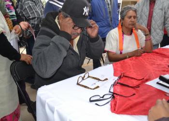 Adultos reciben certificado de educación básica en Maravillas de Noria