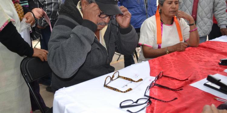 Adultos reciben certificado de educación básica en Maravillas de Noria