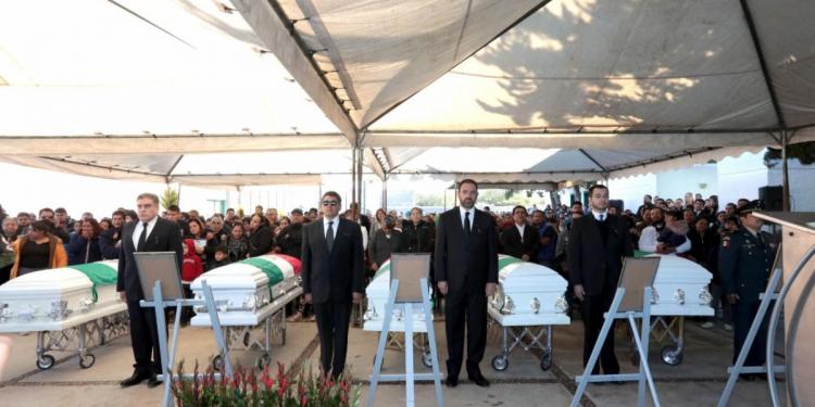 Tello ofrece respaldo a familias de policías caídos