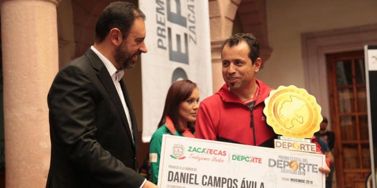 Entregan premio estatal del deporte 2019