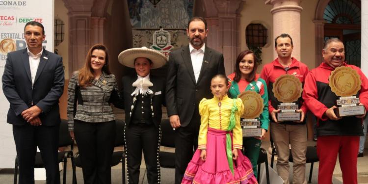 Entregan premio estatal del deporte 2019