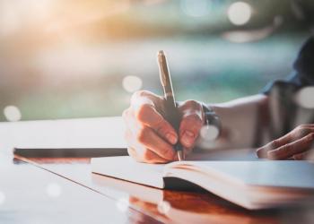 Breve reseña de un nombre de mujer: una voz y un cuerpo