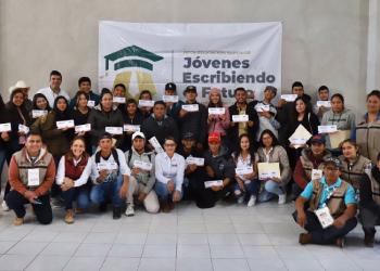 Estudiantes de Universidades del Bienestar en Pinos y Pánfilo Natera reciben Beca “Benito Juárez”