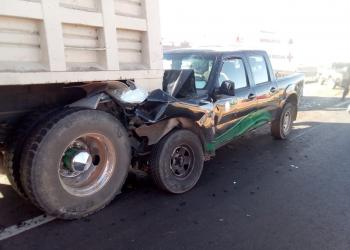 Aparatoso accidente vehicular; camioneta del estado involucrada